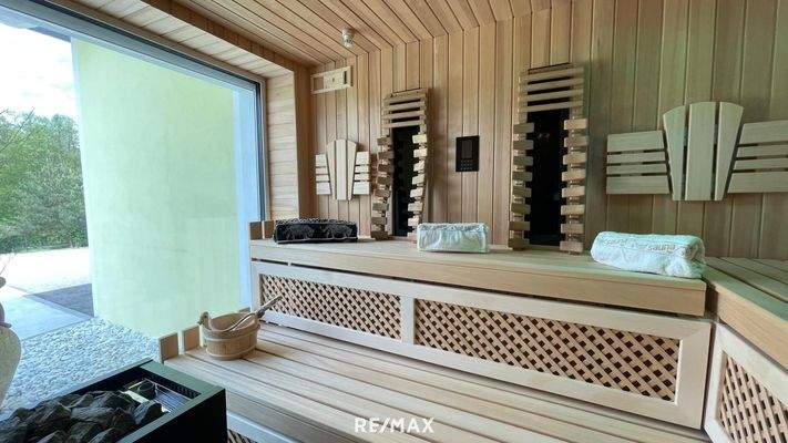 Sauna mit Blick in den Garten