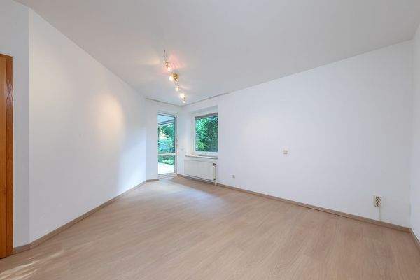 Schlafzimmer mit Zugang zur Terrasse