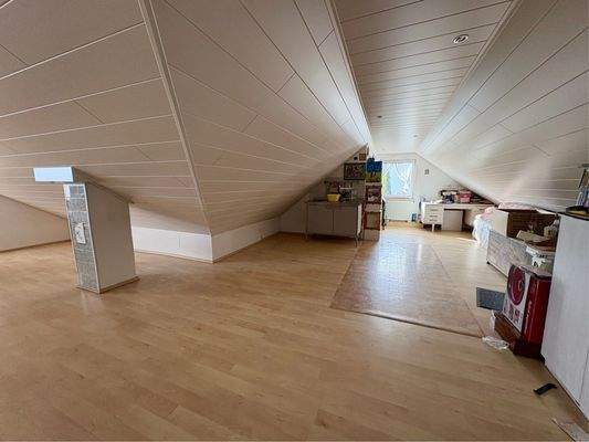 ausgebautes DG m. Blick Richtung Kochen u. Bad