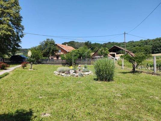 Landhaus-Charme auf großem Grundstück