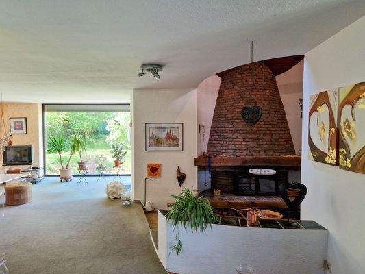 Wohnzimmer mit Kaminecke