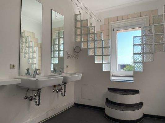 Badezimmer Obergeschoss V4.jpg