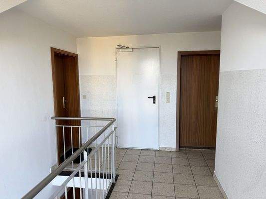 Treppenhaus, Wohnungseingang