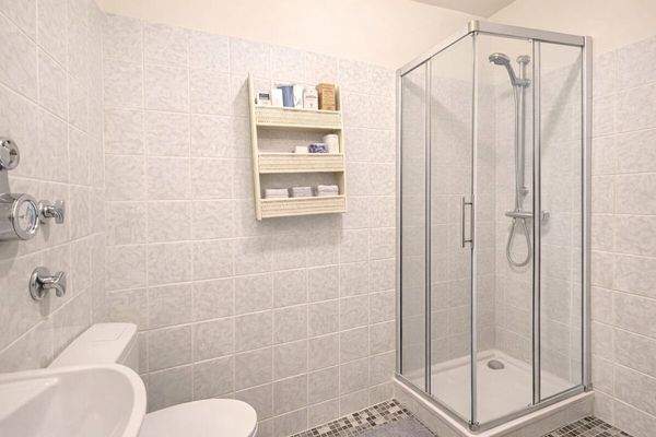 Funktionales Bad mit Dusche