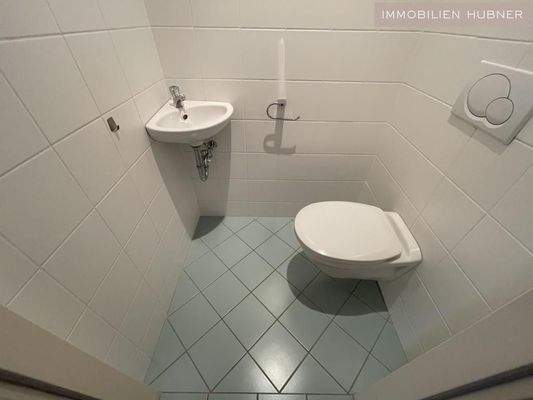WC mit Waschbecken