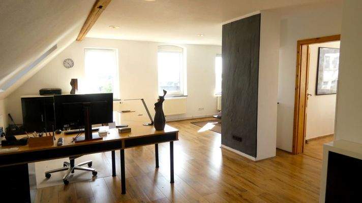 Wohnbereich mit Zugang zur Küche