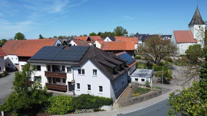 Dominantes Anwesen in Ortsmitte