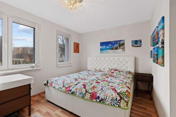 Obergeschoss: Großzügiges Schlafzimmer........