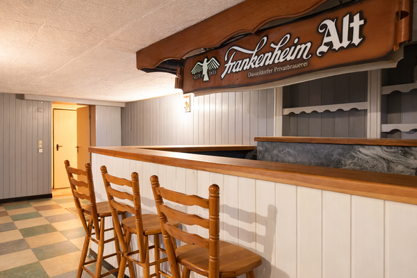 UG - Hobbyraum mit Bar