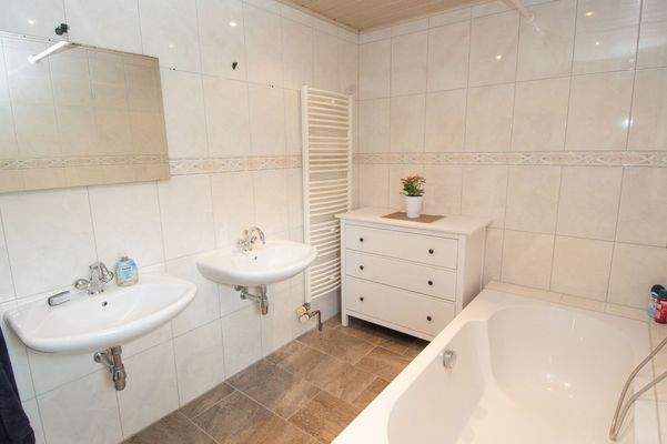 Badezimmer EG