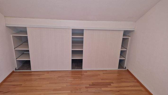 Kinderzimmer mit Staumöglichkeitn.jpg