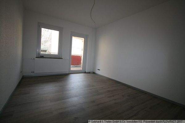 Wohnzimmer - Zugang Balkon