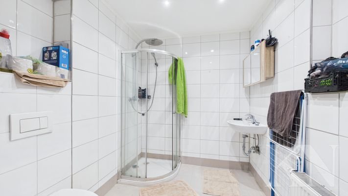 Bad Wohnung EG Links 
