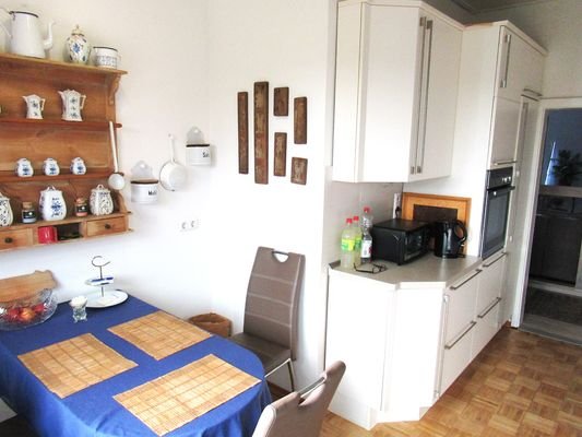 Wohnung rechts, mit Einbauküche