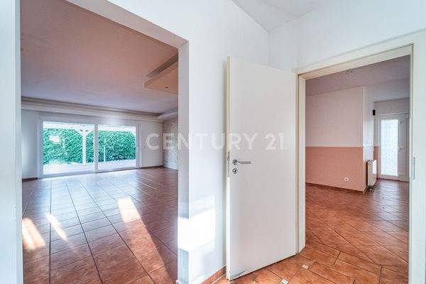 Direkter Zugang von der Küche zum Essbereich