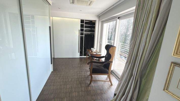 Ankleidezimmer vor Schlafzimmer OG