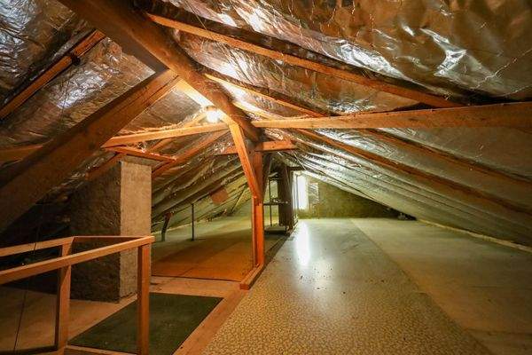 Dachboden ausbaubar/ Aufstockung möglich