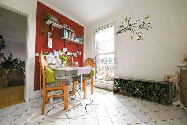 Küche mit Zugang zum Balkon