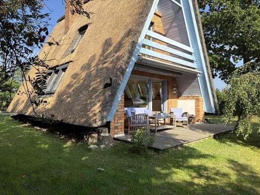Hausansicht mit Terrasse