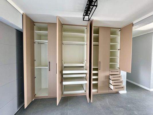 Hochwertiger Garderobenschrank