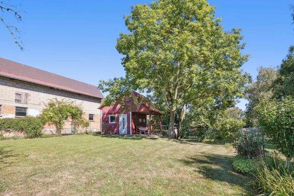 Grillplatz mit Gartenhaus und Einbauküche