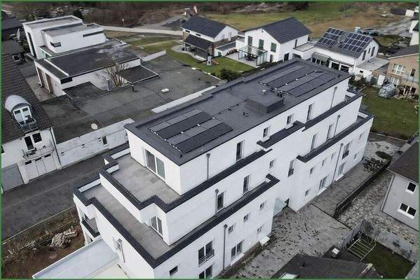 Dach mit PV Anlage