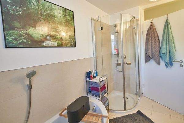 Modernes Tageslichtbad 