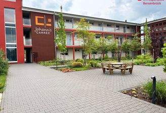 Eingangsbereich/Außenanlage Wohnkomplex