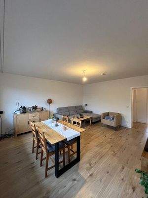 Wohnzimmer_1.OG_Rechts_WE_4 (2)