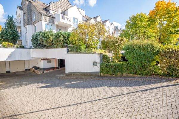 Tiefgarage Ein/Ausfahrt