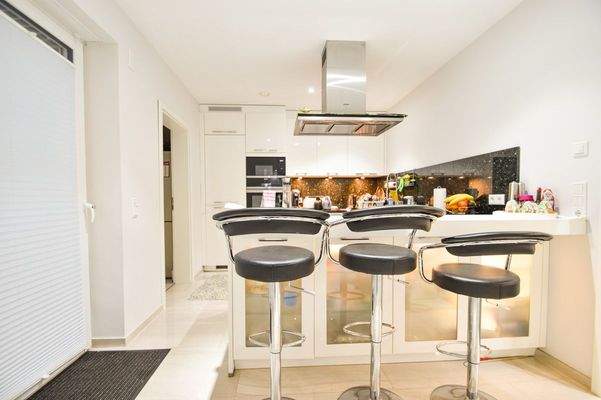 Küche mit angrenzendem Abstellraum