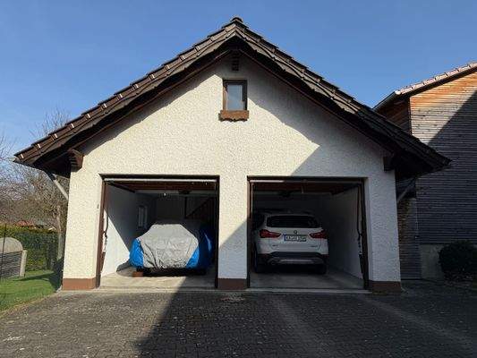 Platz für zwei Autos