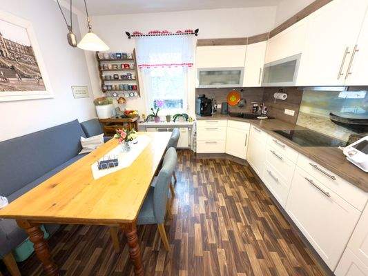 EG Küche mit Einbauküche