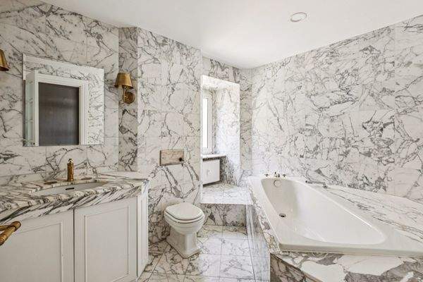 Badezimmer im ersten Obergeschoss