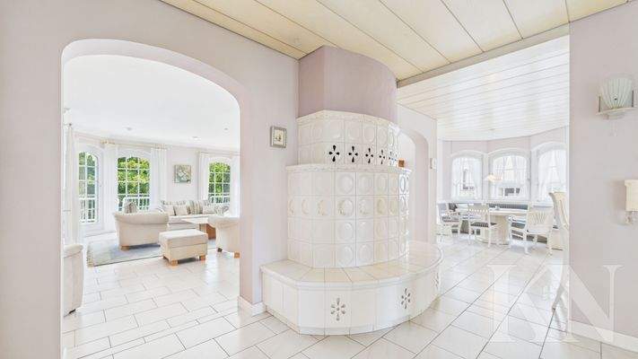 Ofen im Eingangsbereich