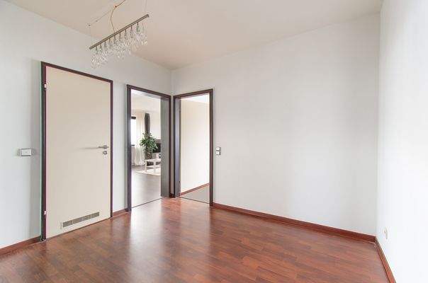 Hier lässt sich ideal ein Arbeitsplatz eintichten - die Diele.jpg