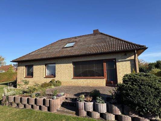 massiver Bungalow mit Terrasse