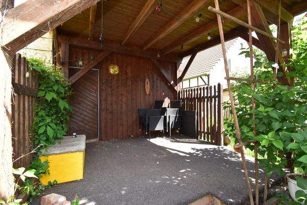 31 Sitzecke unter dem Balkon.JPG