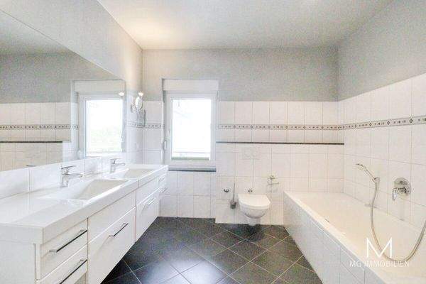 Badezimmer Wohnung OG