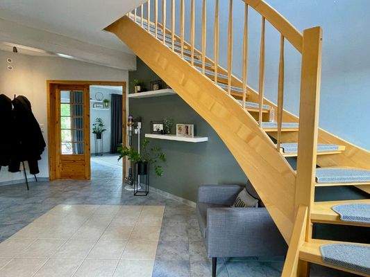 Eingangsdiele mit Treppenaufgang