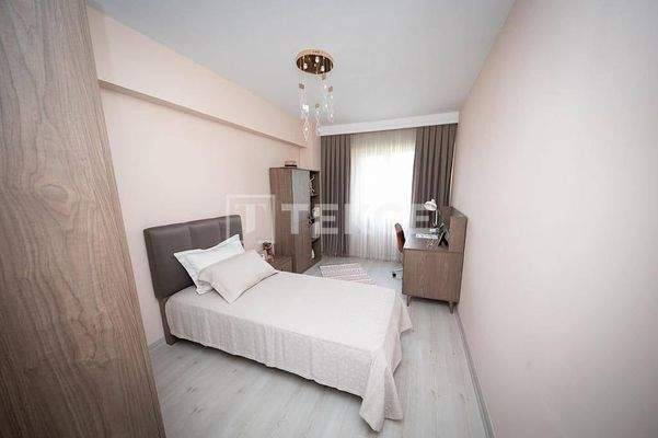 Flats with Balcony in İstanbul Avcılar