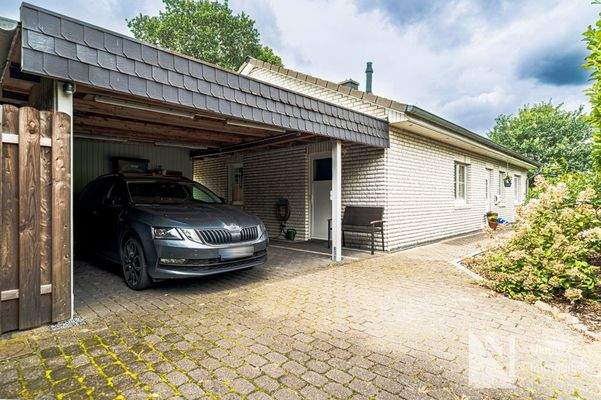 Doppelcarport m. Abstellraum/ Werkstatt 