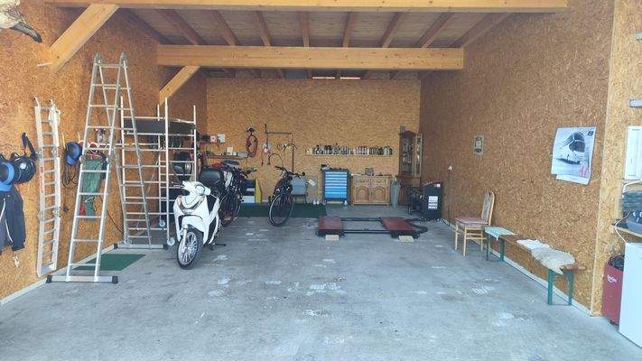 Große Garage Innen