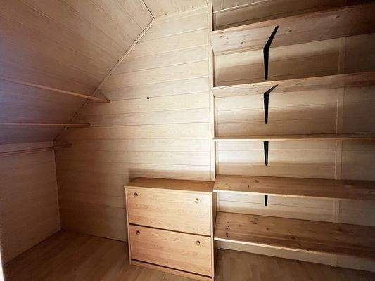 Schlafzimmer m. begehbaren Schrank