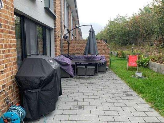 Terrasse mit Gartenbereich