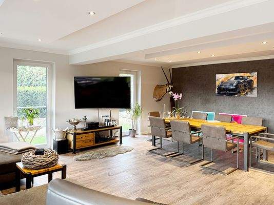 Großzügiger Wohn- und Essbereich