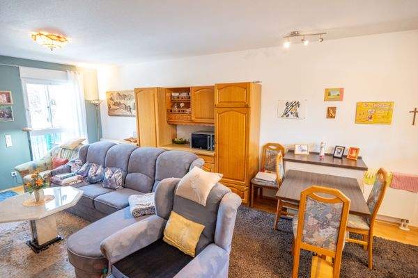 mit Zugang zum Balkon