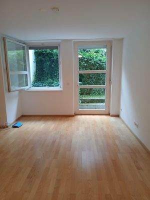 BLICK VOM HOBBYRAUM IN DEN GARTEN