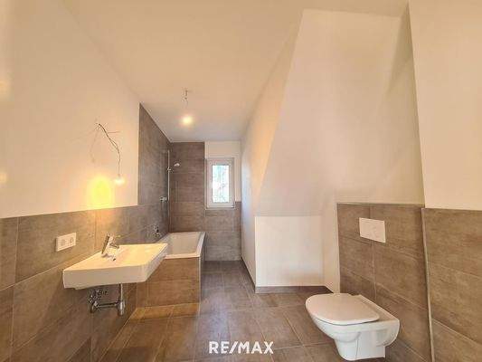 Badezimmer mit Tageslicht