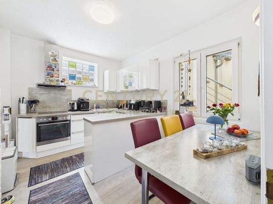 Küche mit moderner Einbauküche